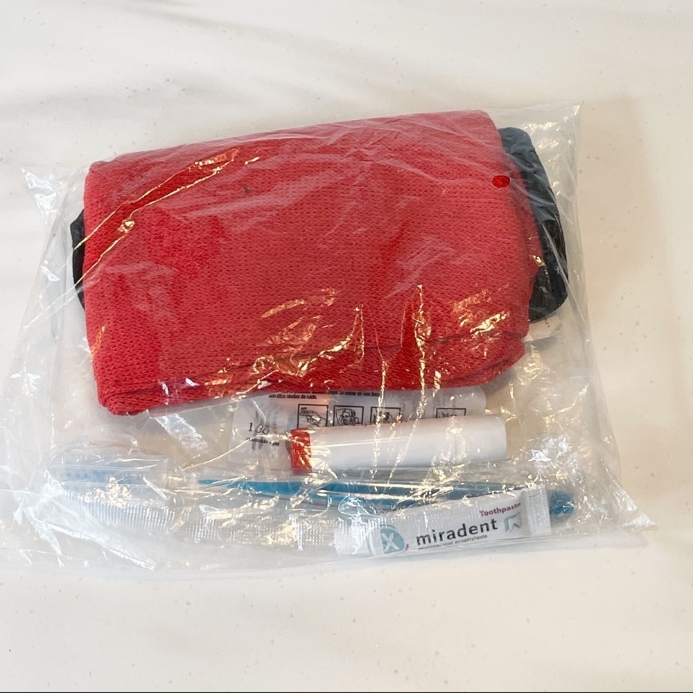 Travel Flight Toiletry Kit - Picture 2 of 6